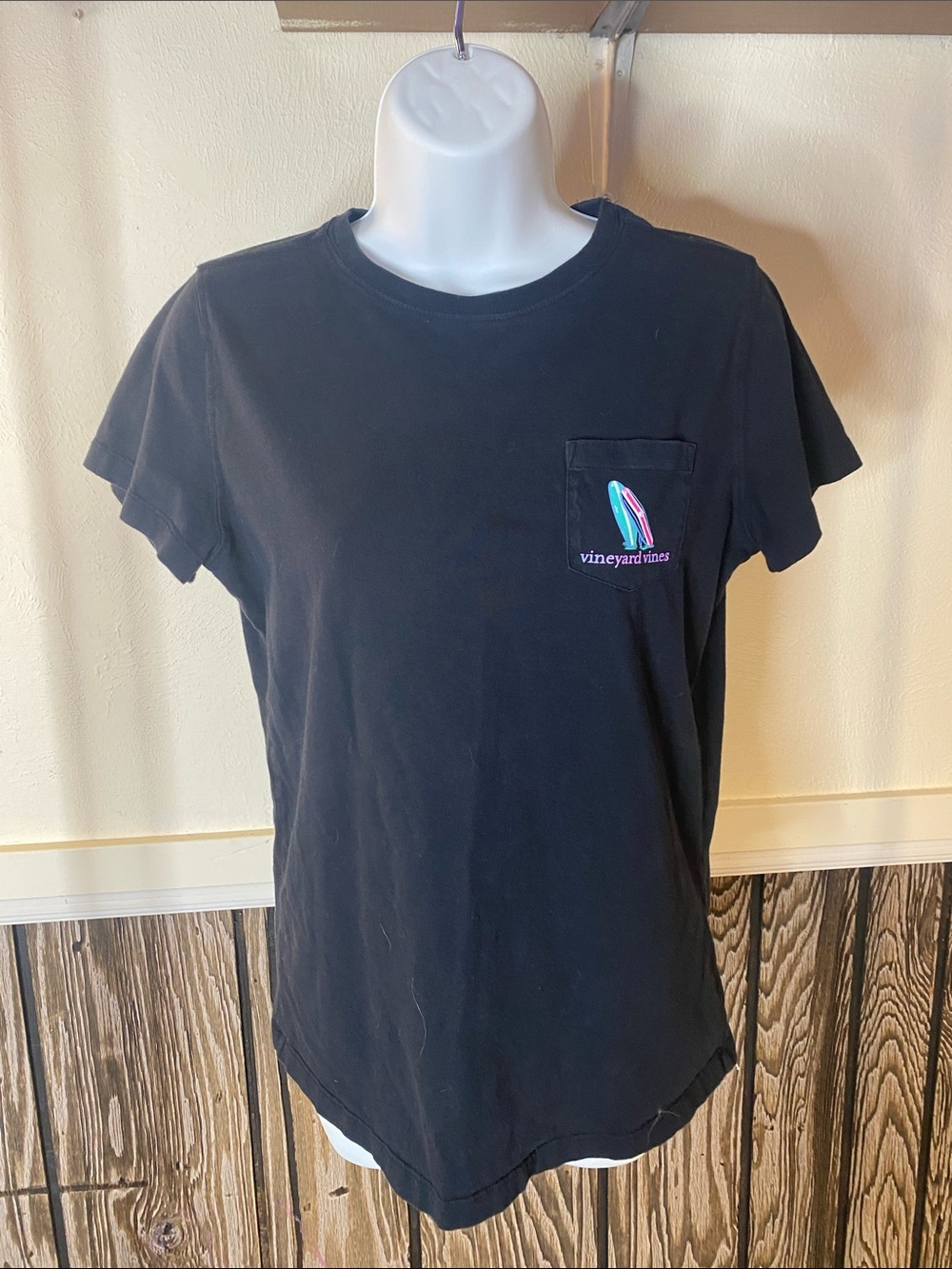 Vineyard Vines Black Cotton Short Sleeve Pocket Tee with Surfboard Logo
